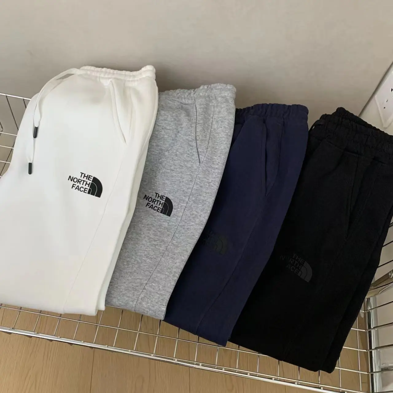 ネイビー