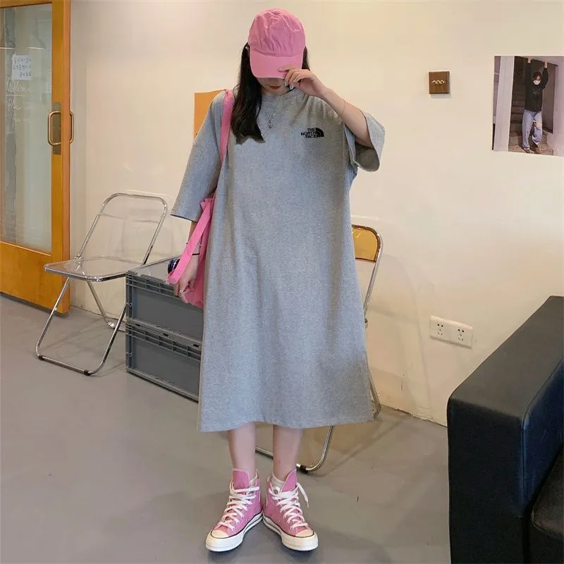 グレー