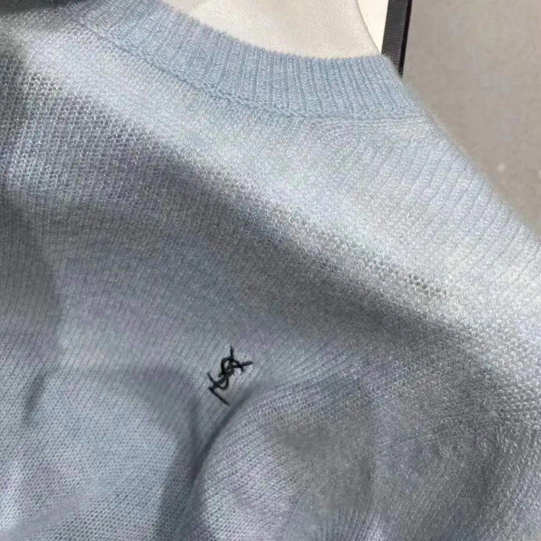 ブルー