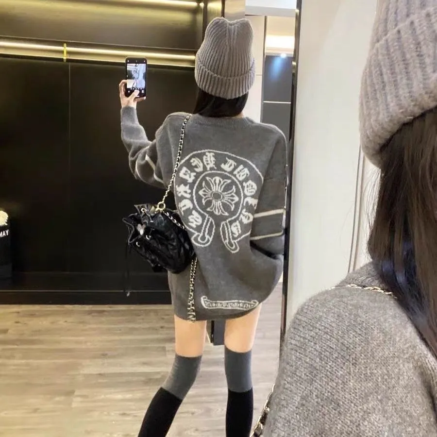 グレー