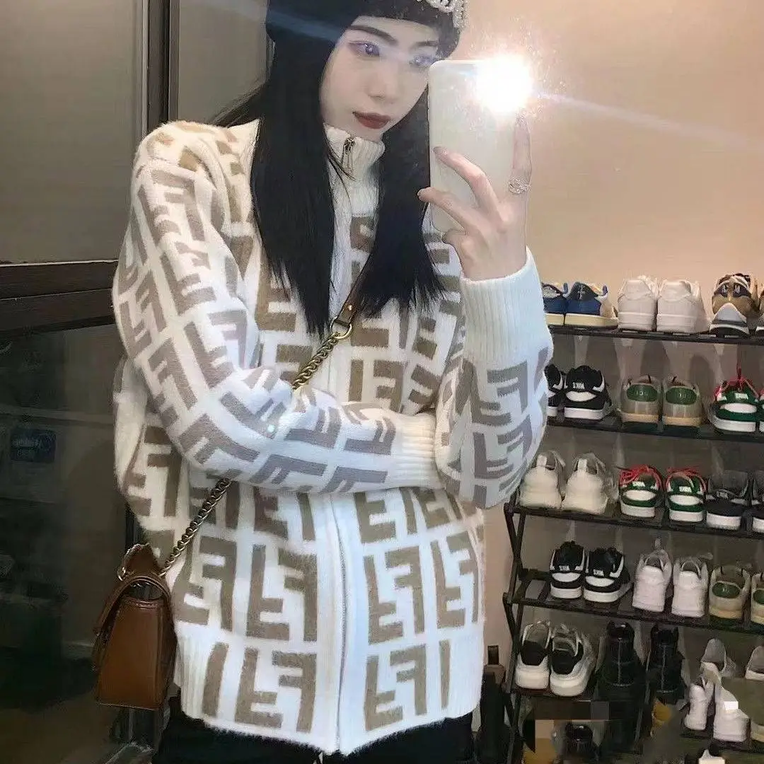 ホワイト