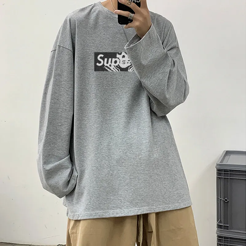 グレー