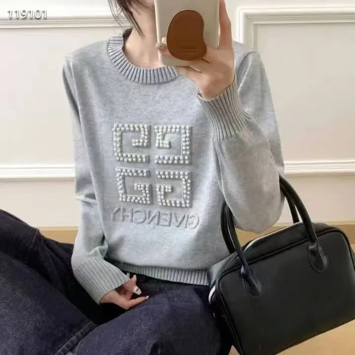 グレー