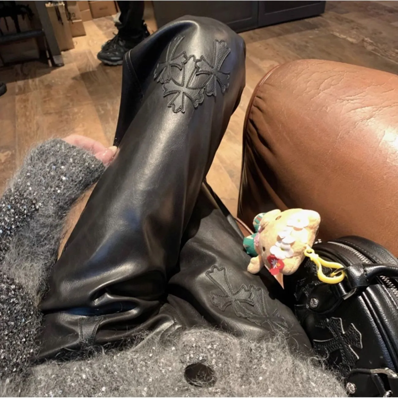 『S-4XL』絶対欲しい！カジュアル 履きやすい トレンド レザー 着痩せ カジュアルパンツ