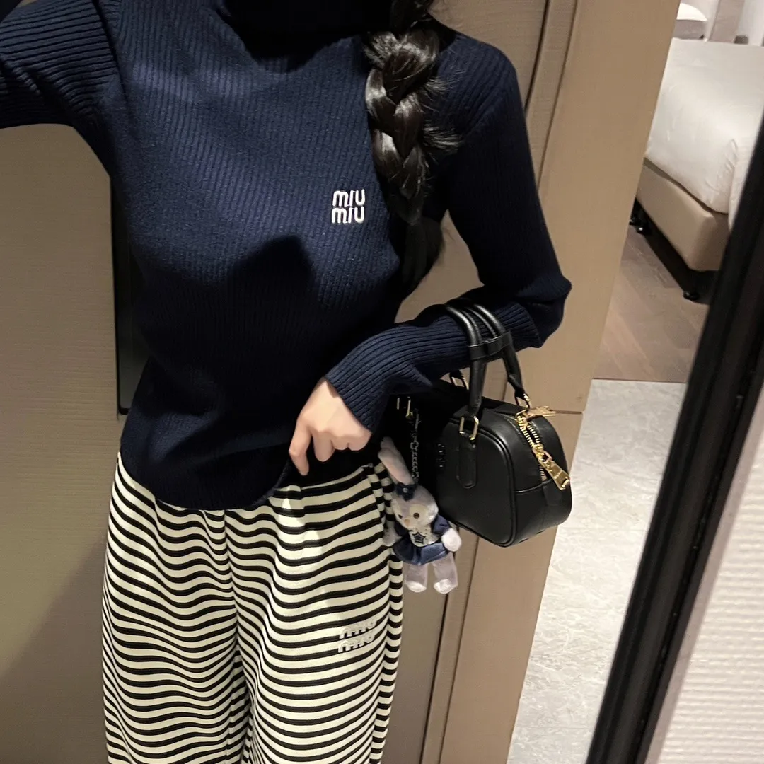 ネイビー