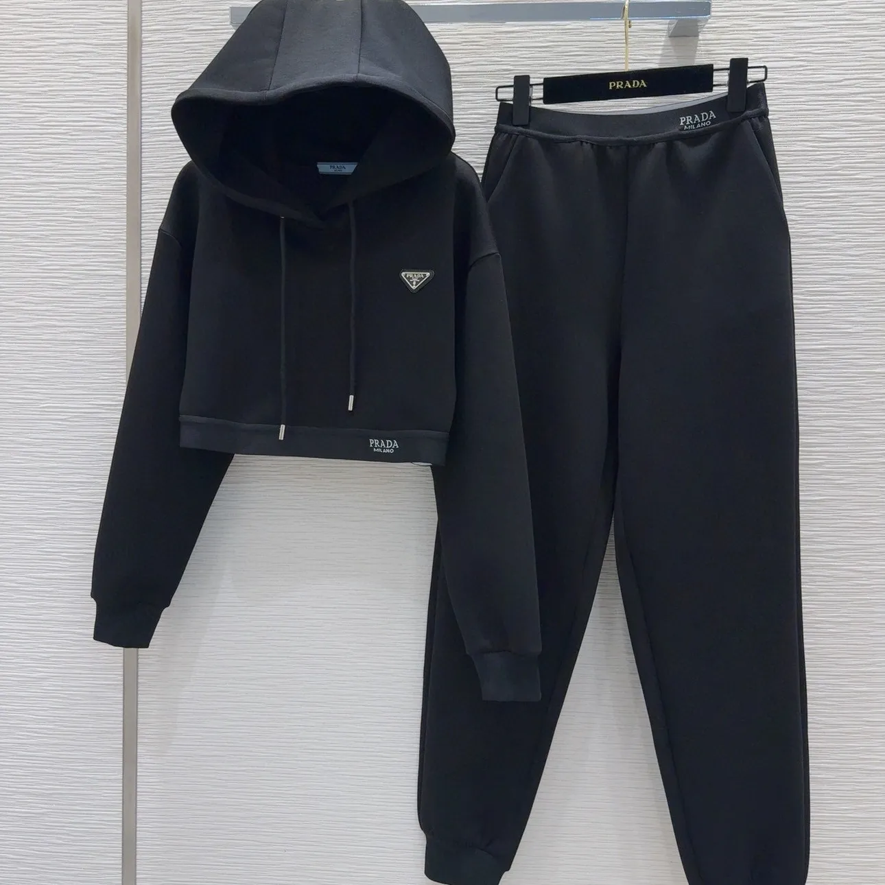ブラック