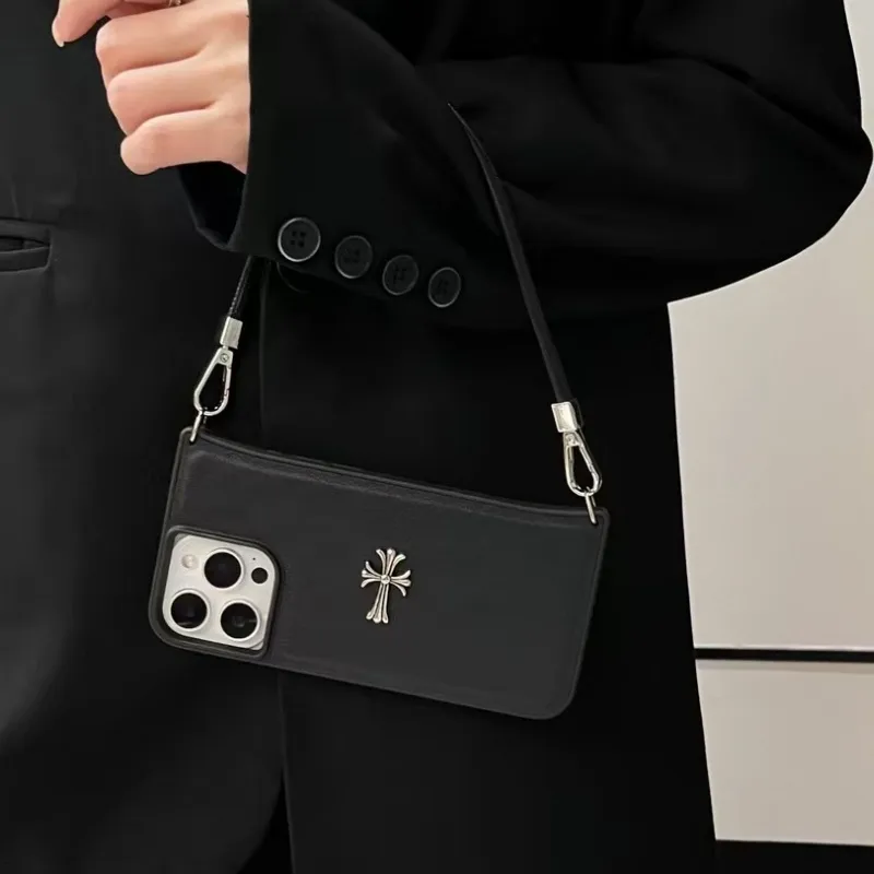 目立つ 高級感 繊細 個性的 シンプル クラシック フィット感 スマホチェーン付き スマホケース