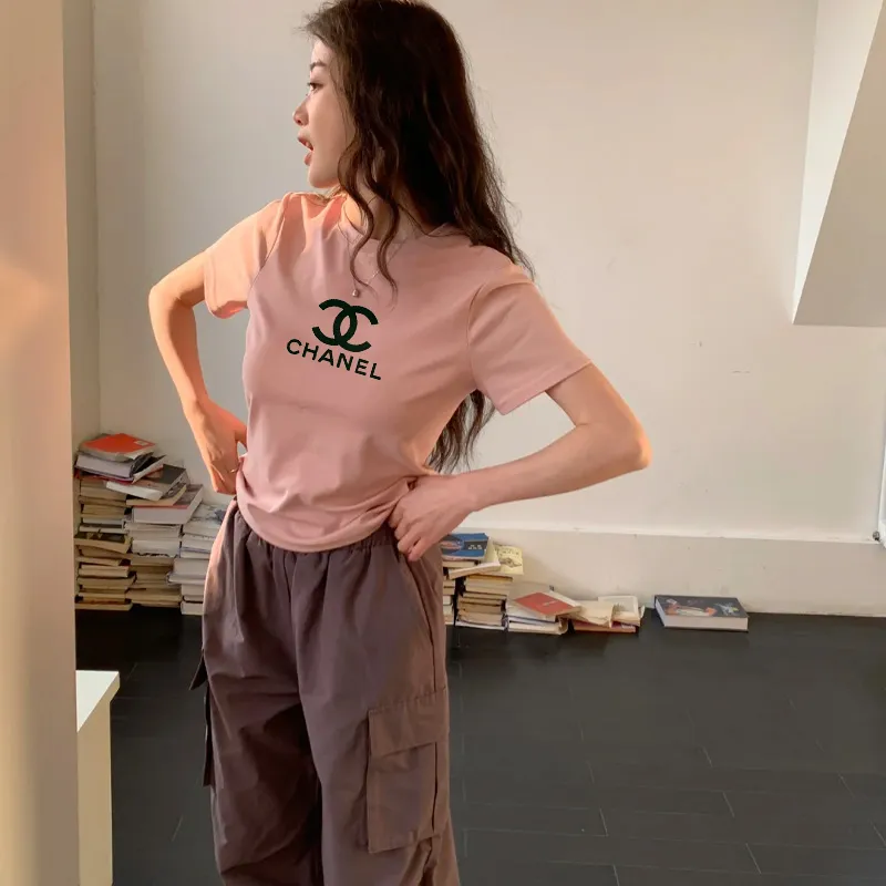 『S-XL』フェミニン ミニマルデザイン ボディコンシャス 立体裁断 肌触り最高 Tシャツ