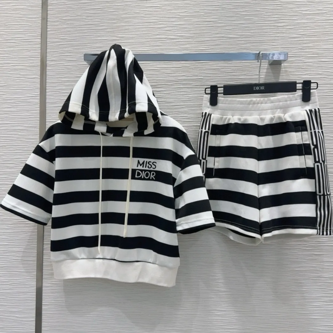 『S-L』クラシックストライプ 極細ソフト素材 若見えアイテム プルオーバーフード付き半袖 ショーツ セットアップ