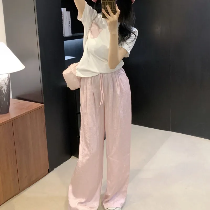 ピンク