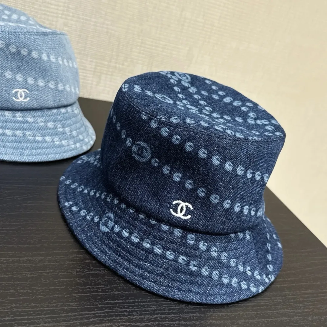ダークブルー