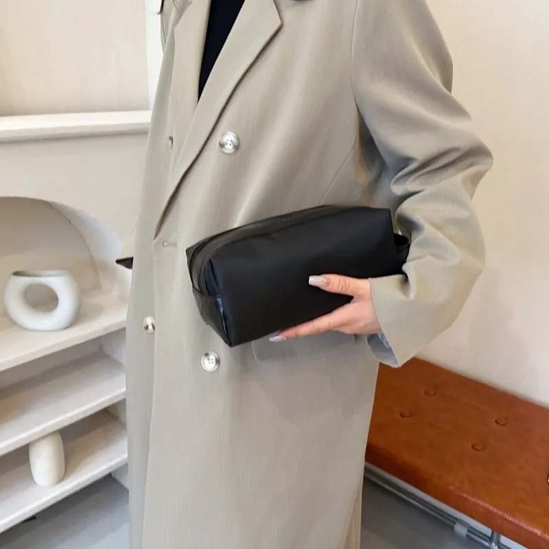 取り入れたい トレンド シンプルカジュアルクール 携帯用大容量 化粧バッグ