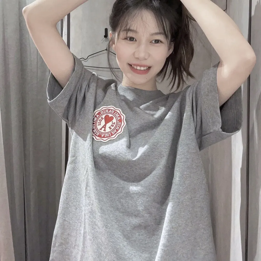 『フリーサイズ』レタリング クラシック アカデミック バッジ 綿100% 刺繍 プリント Tシャツ