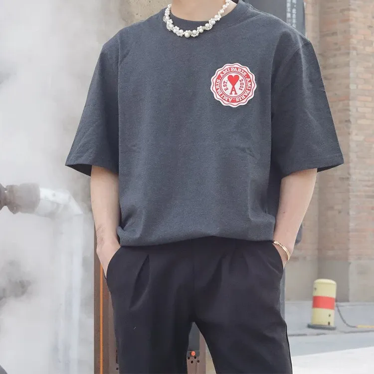 『フリーサイズ』レタリング クラシック アカデミック バッジ 綿100% 刺繍 プリント Tシャツ
