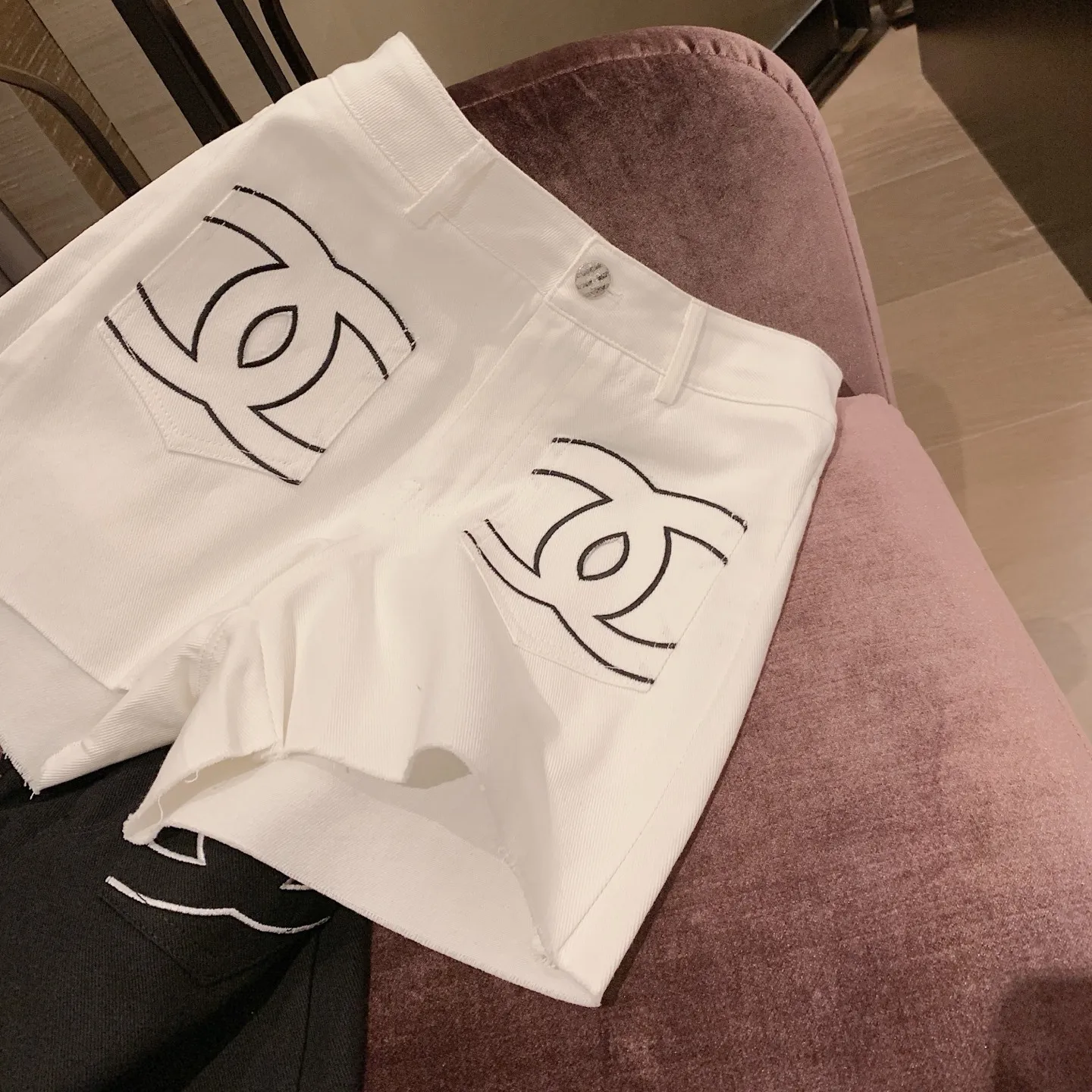 ホワイト