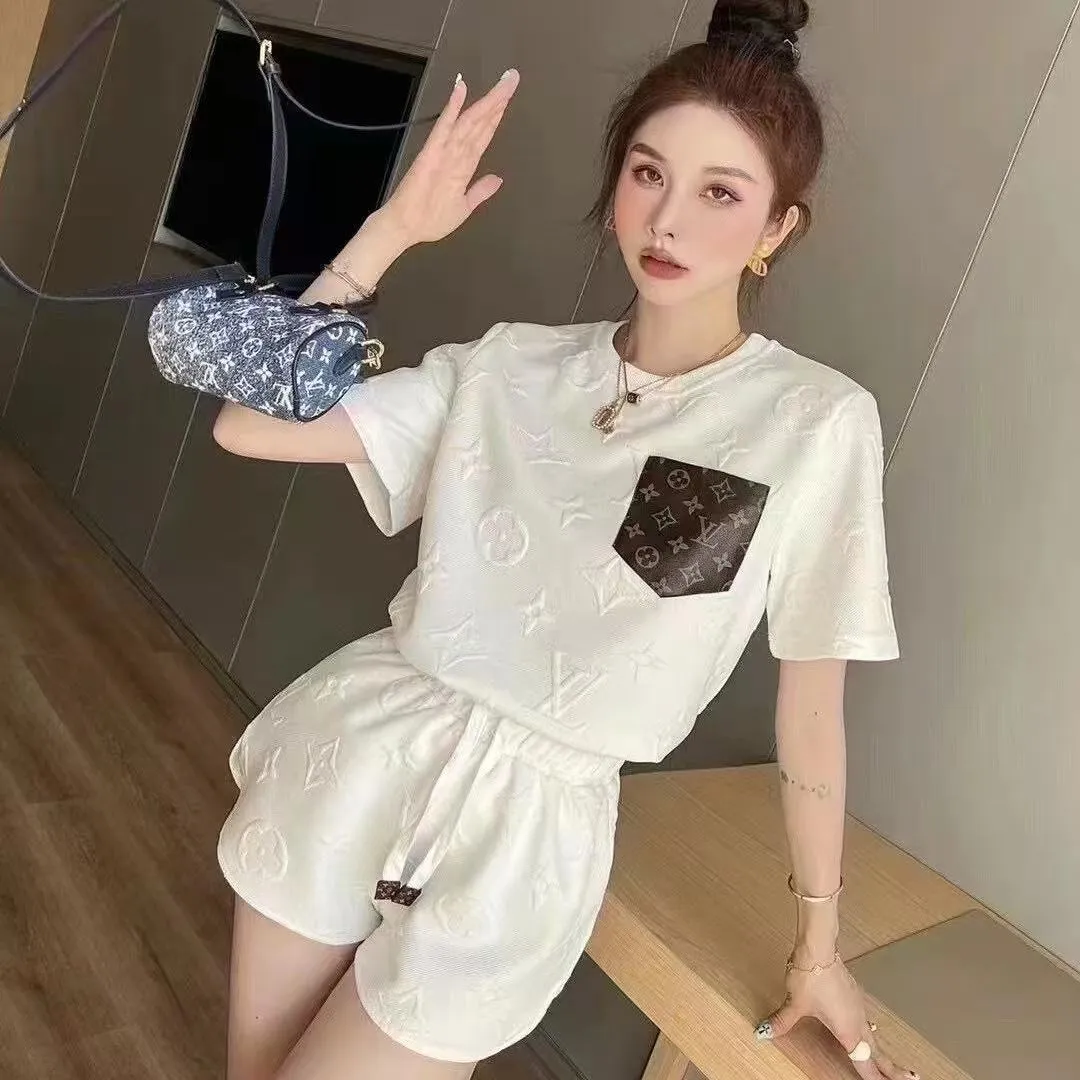 ホワイト