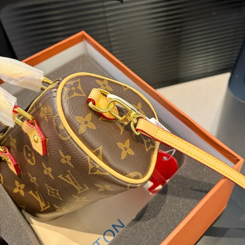 売れ筋 おしゃれ 高品質 通勤 大容量 マルチポケットショルダーバッグ  収納バッグ 3点セット