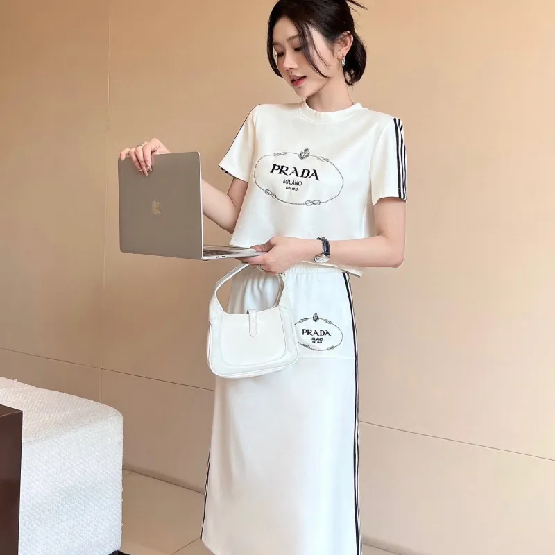 ホワイト