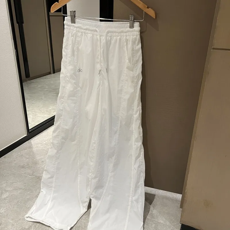 ホワイトパンツ