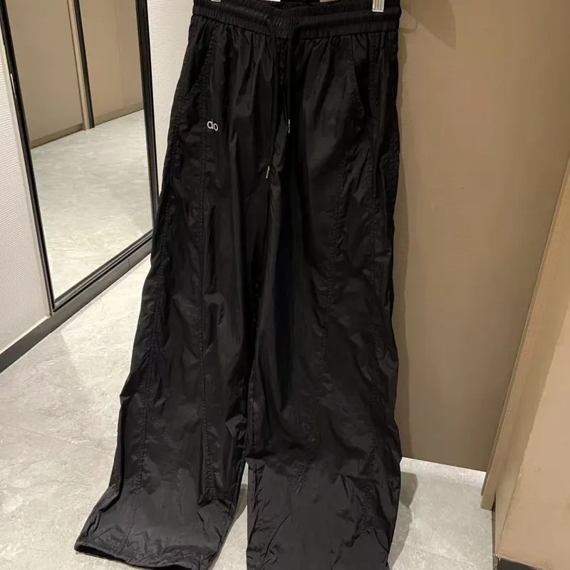 ブラックパンツ