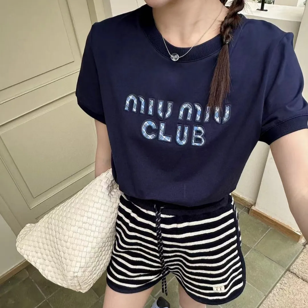 ネイビー
