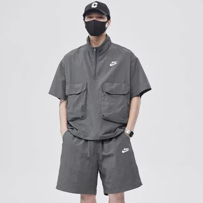 グレー