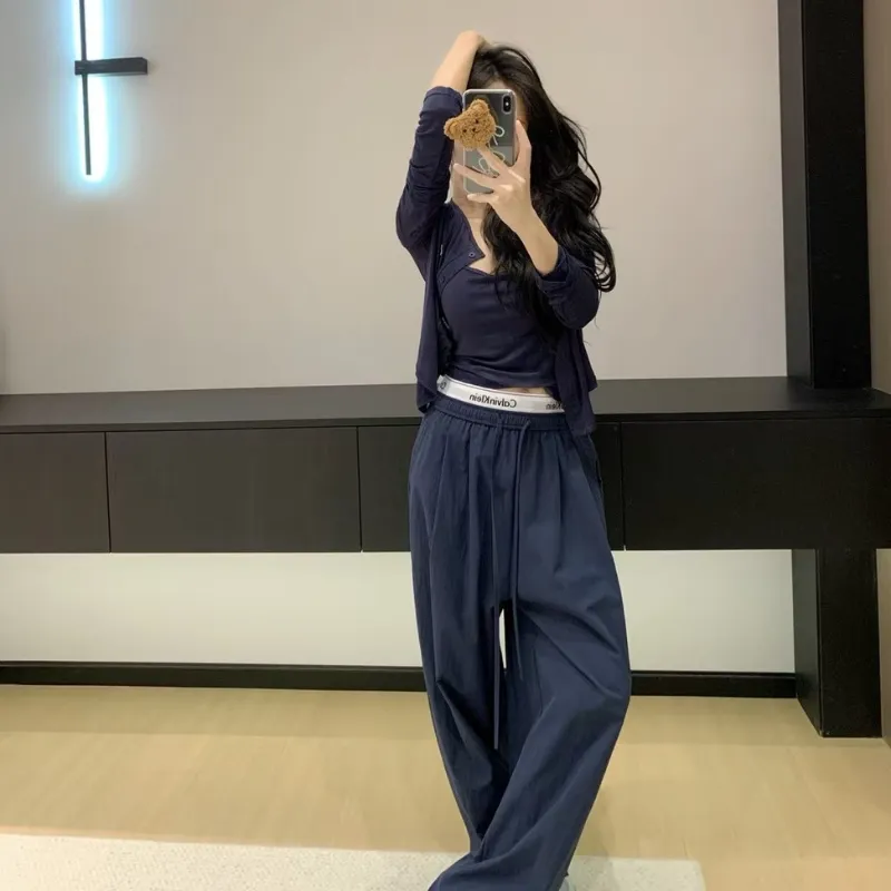ネイビー